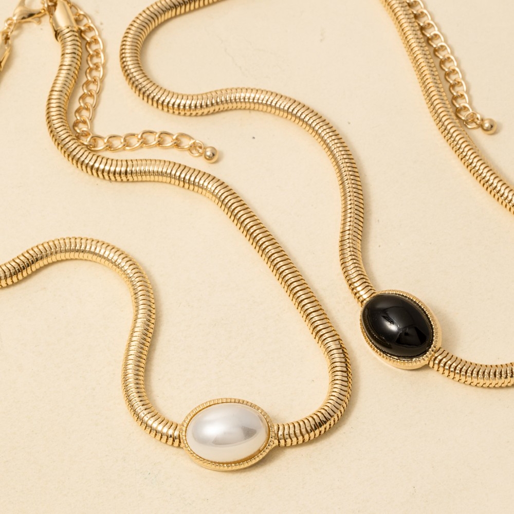 Oval Pendant Metallic Flexible Snake Chain Necklace