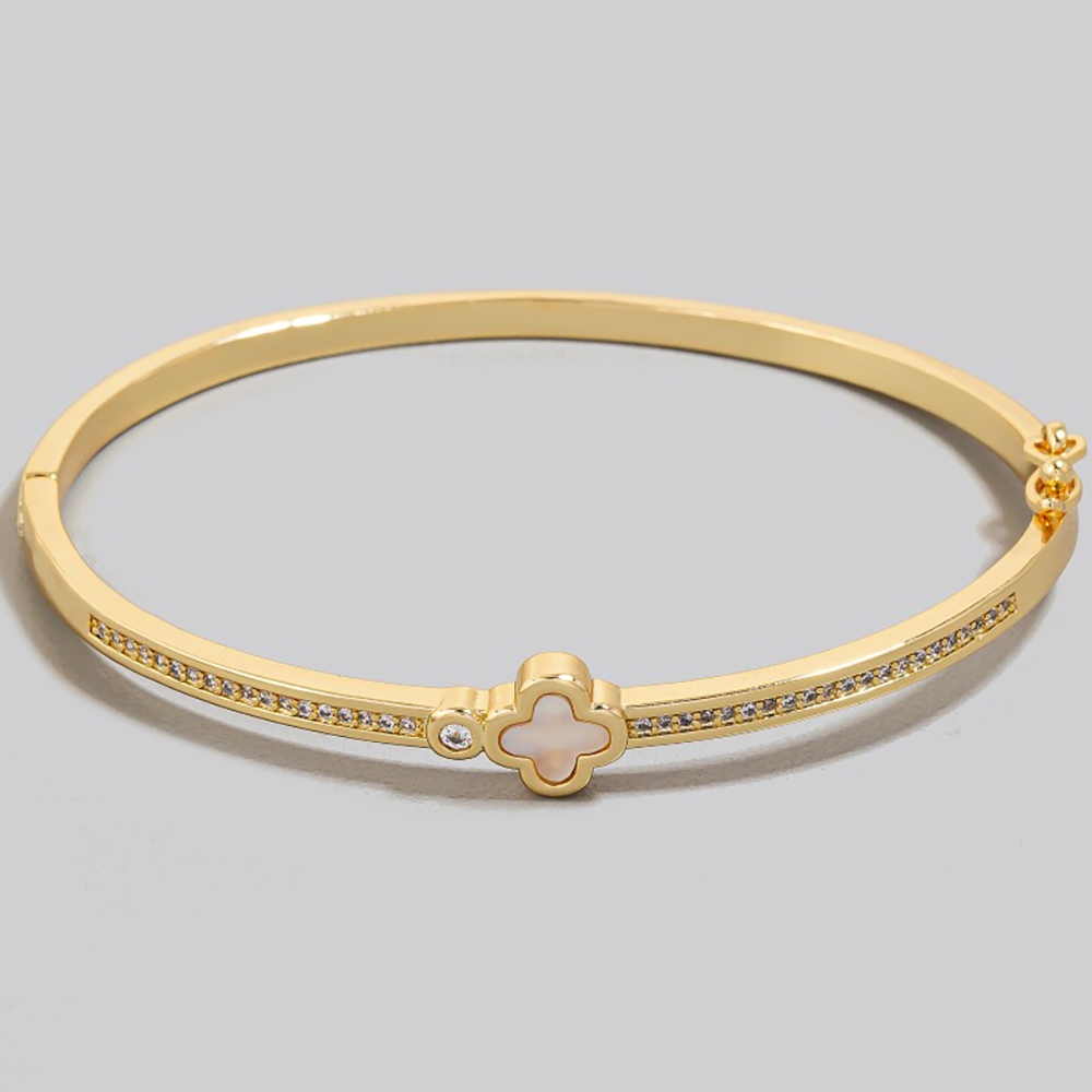 Pearly Clover Studded Clasp Lock Bracelet