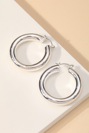 Metallic Tube Latch Hoop Earrings
