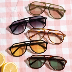 Retro Navigator Aviator Sunglasses With Tinted Lens