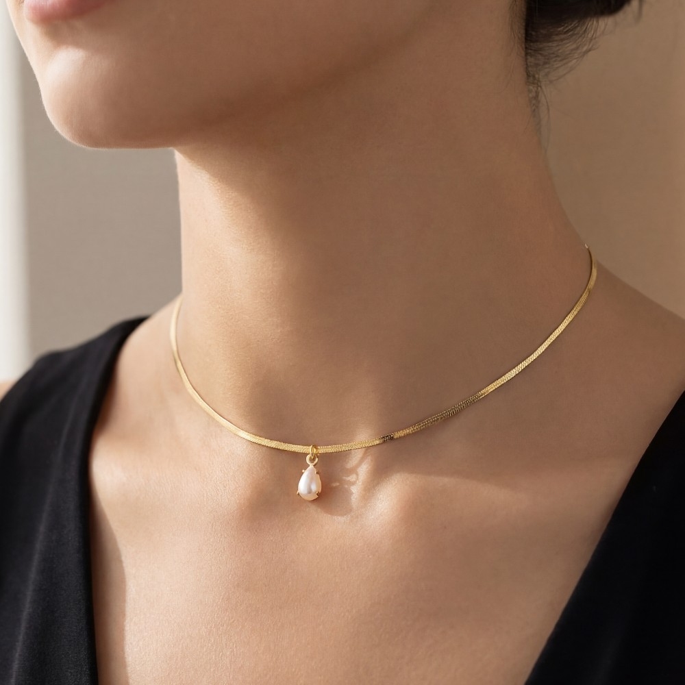 Dainty Snake Chain Teardrop Pendant Necklace