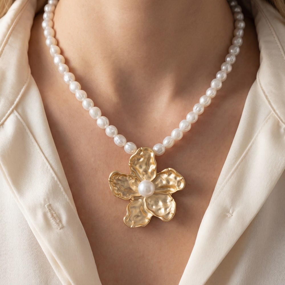 Pearl Beaded Hammered Flower Pendant Necklace