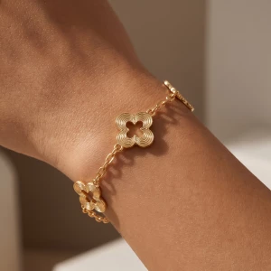 Ribbed Open Clover Station Chain Bracelet