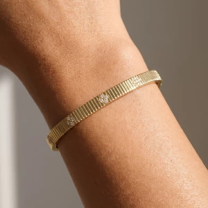 Stainless Steel Ribbed Cz Flower Stretch Bracelet