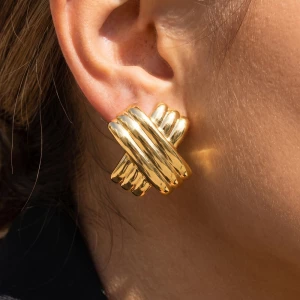 Ribbed Criss Cross Square Stud Earrings