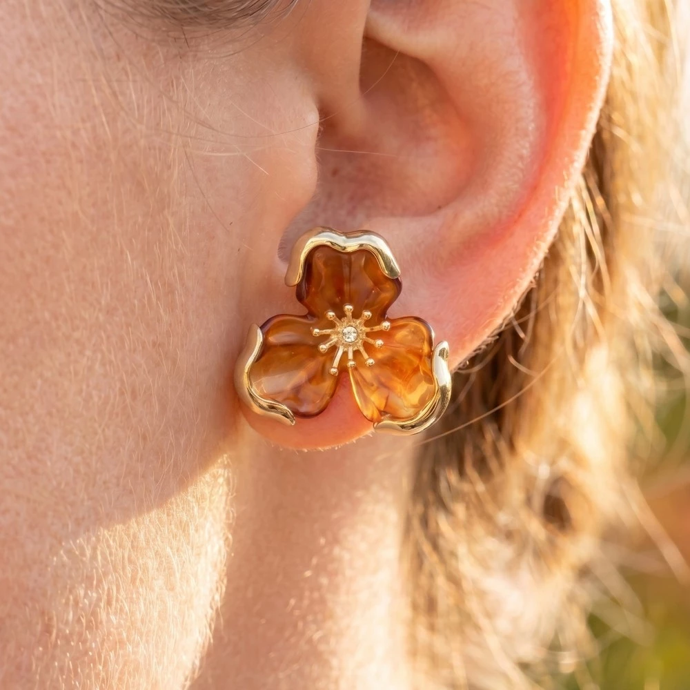 Metal Trim Flower Stud Earrings