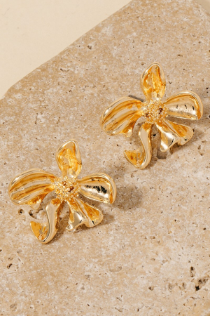Detailed Metallic Flower Stud Earrings