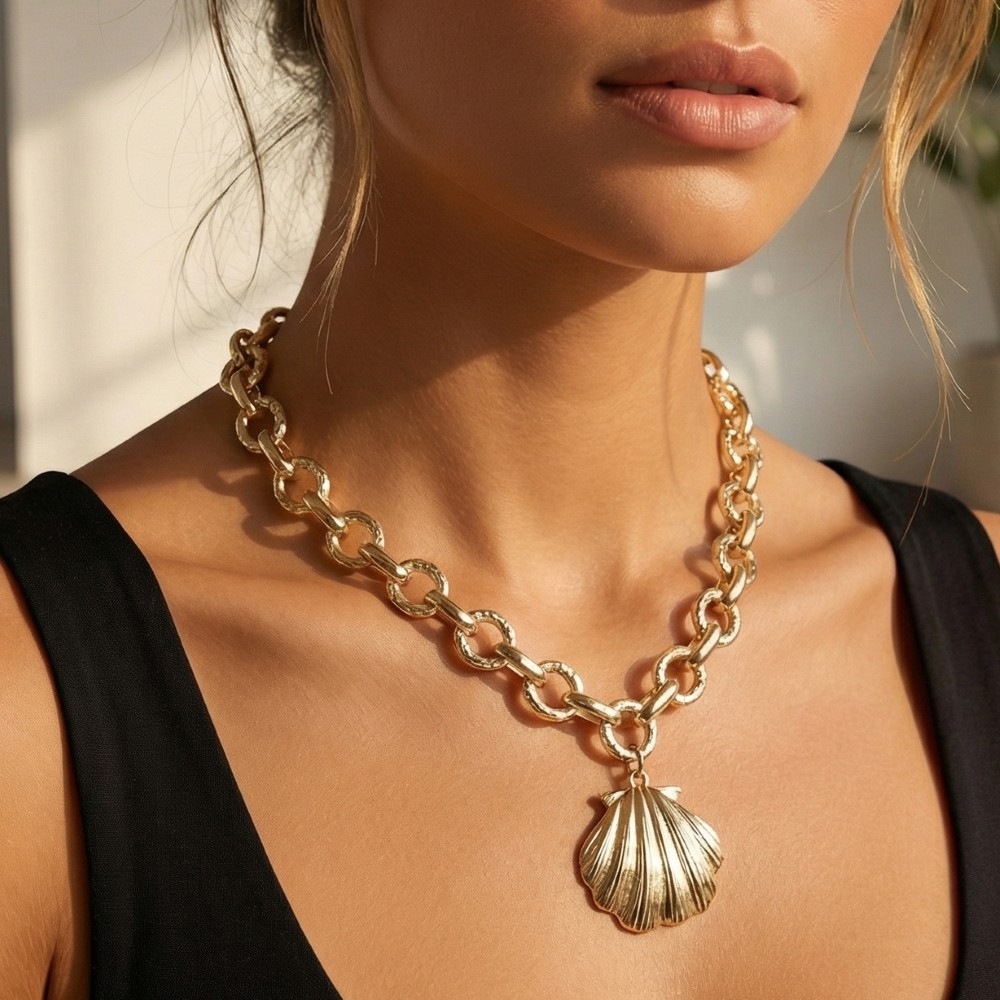 Metallic Clam Shell Pendant Necklace