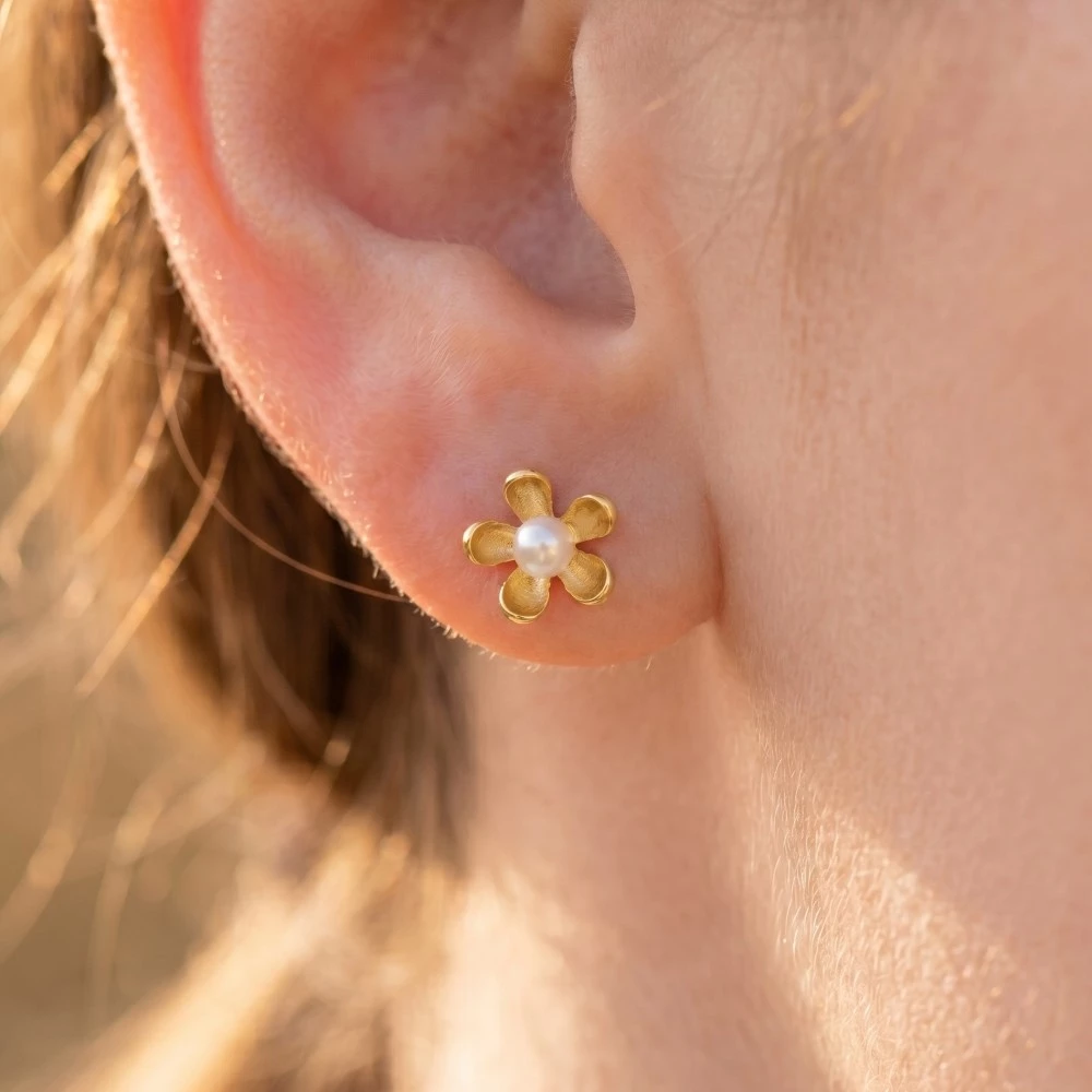 Flower Pearl Stud Earrings