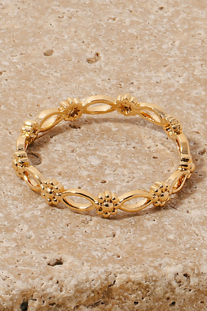 Metallic Oval And Flower  Station Band Ring