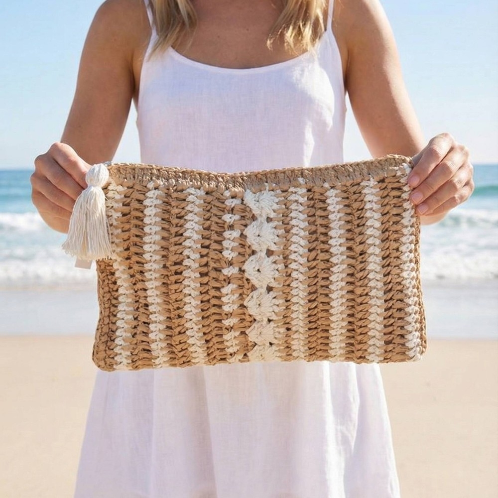 Tassel Zipper Straw Knit Cosmetic Bag