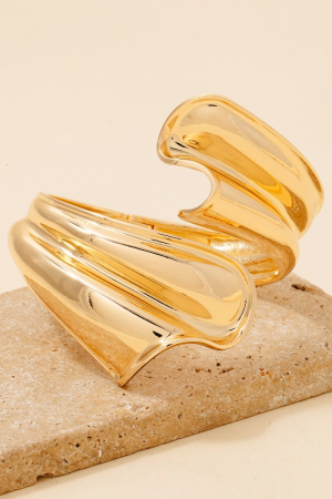 Metallic Ruffle Hinge Bangle Bracelet