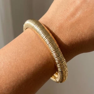 Fine Ribbed Textured Hinged Bangle Bracelet