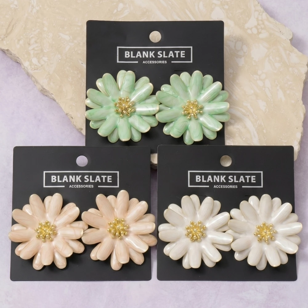 Pearlized Daisy Flower Stud Earrings