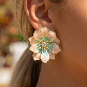 Outlined Petal Flower Cz Stud Earrings