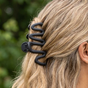 Matte Squiggle Wave Claw Clip