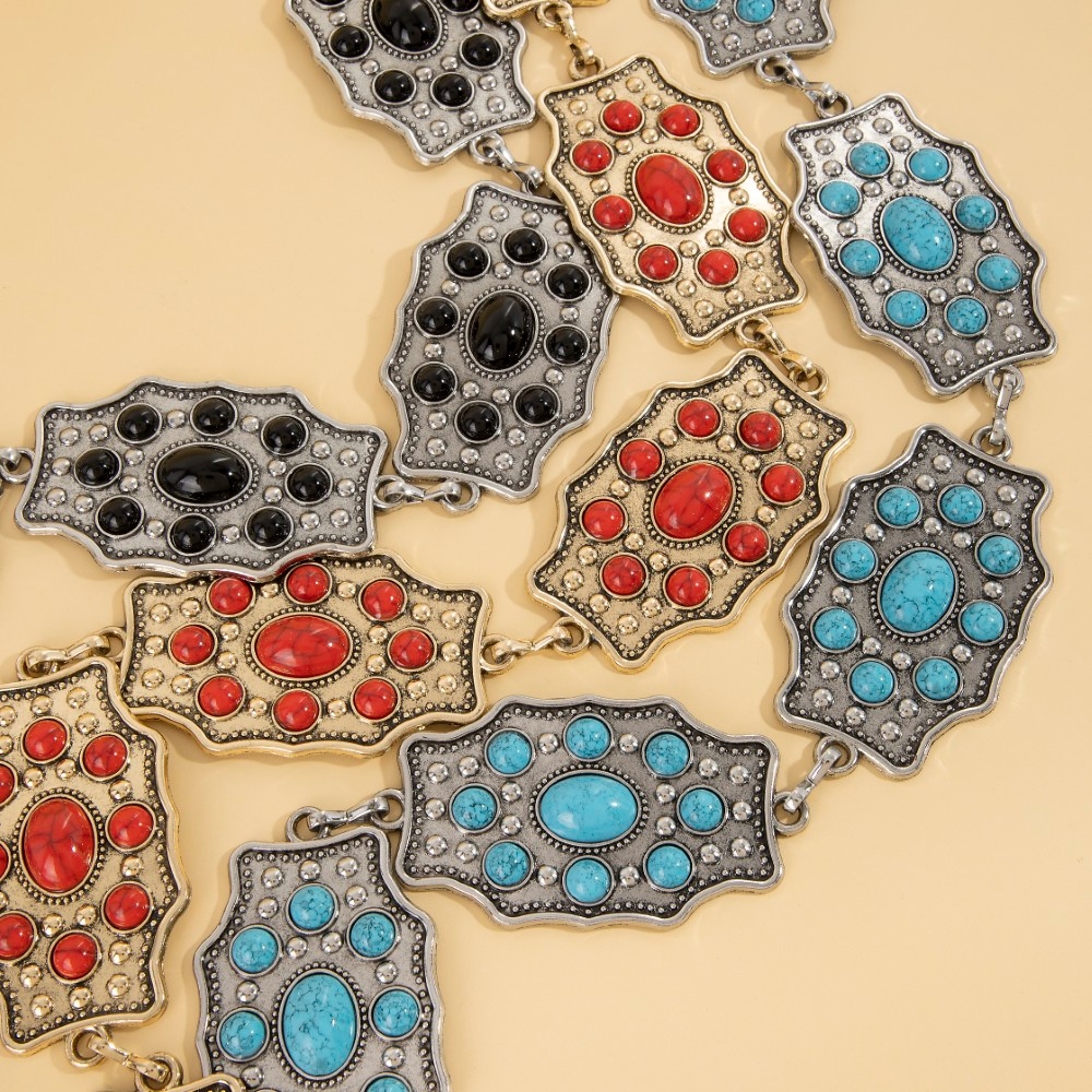 Multi Stone Detail Concho Chain Belt