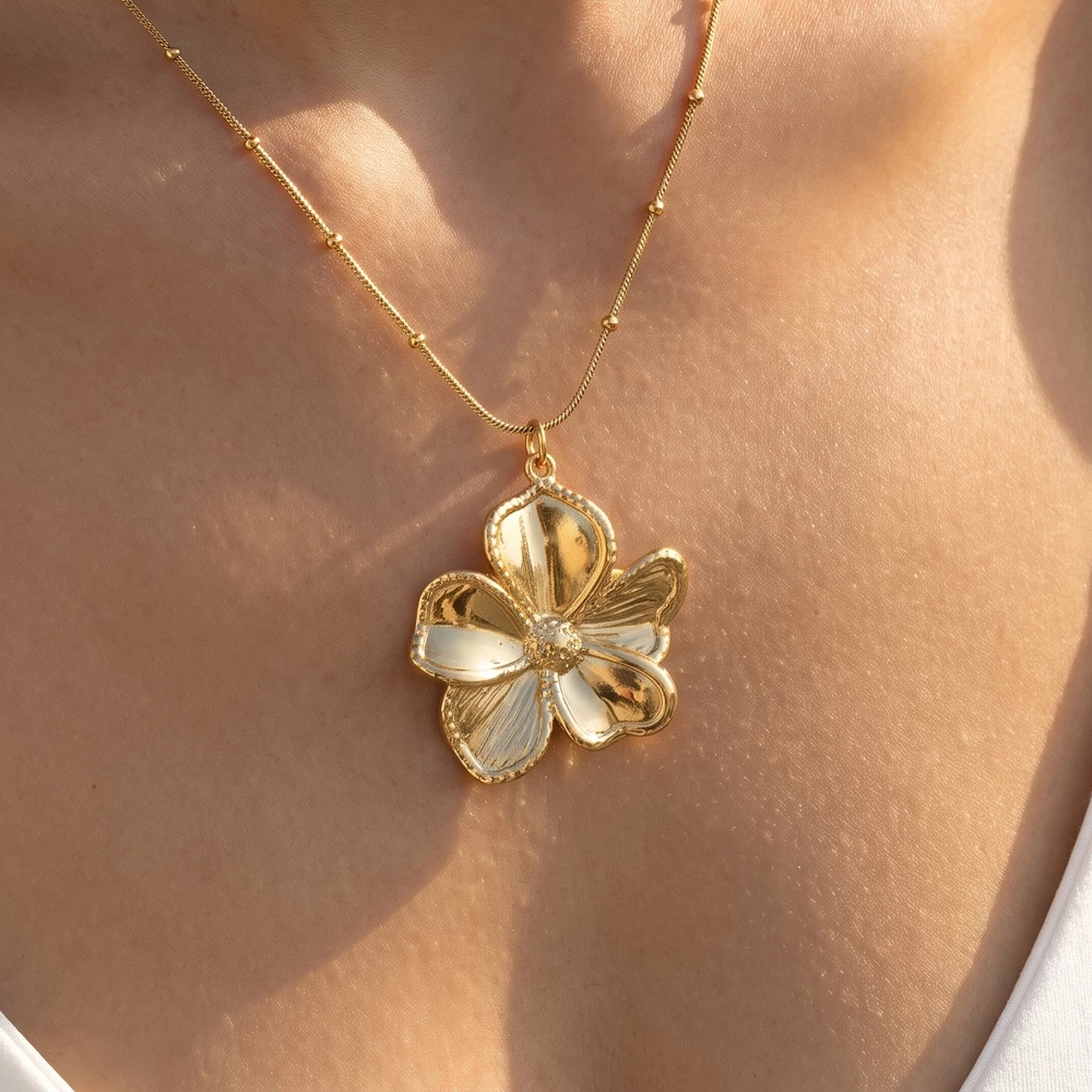 Smooth Petal Flower Pendant Necklace