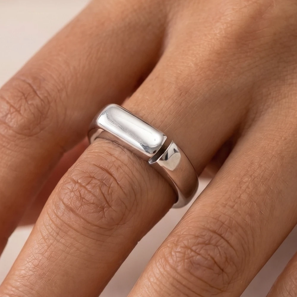 Smooth Flat Top Signet Style Band Ring