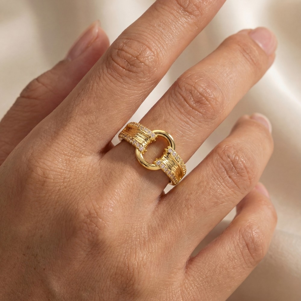 Cz Sculpted Circle Ring