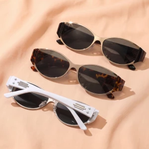 Sporty Oval Metal Frame Wide Temple Sunglasses