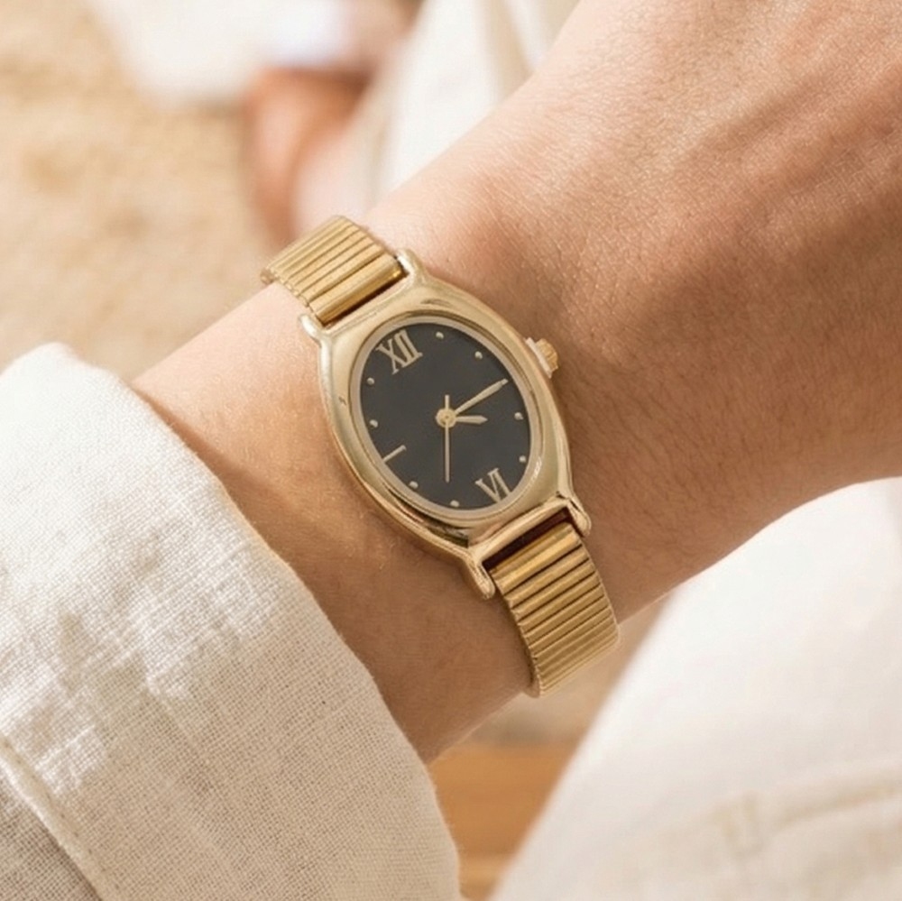 Snake Band Oval Style Watch