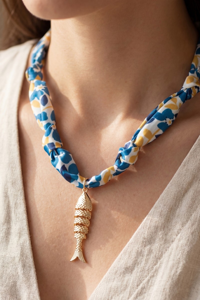 Metallic Pendant Knotted Bandana Necklace