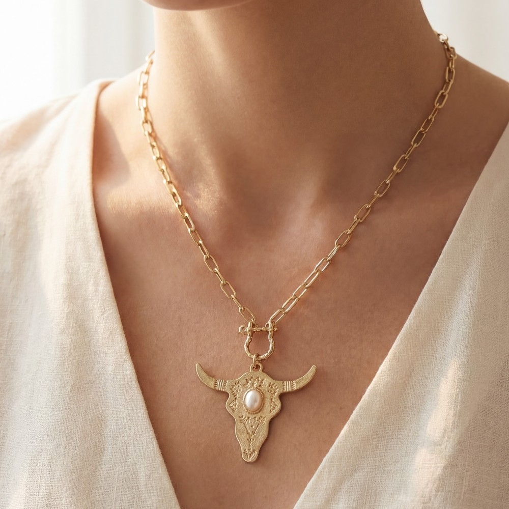 Western Oval Pearl Stud Bullhead Pendant Necklace