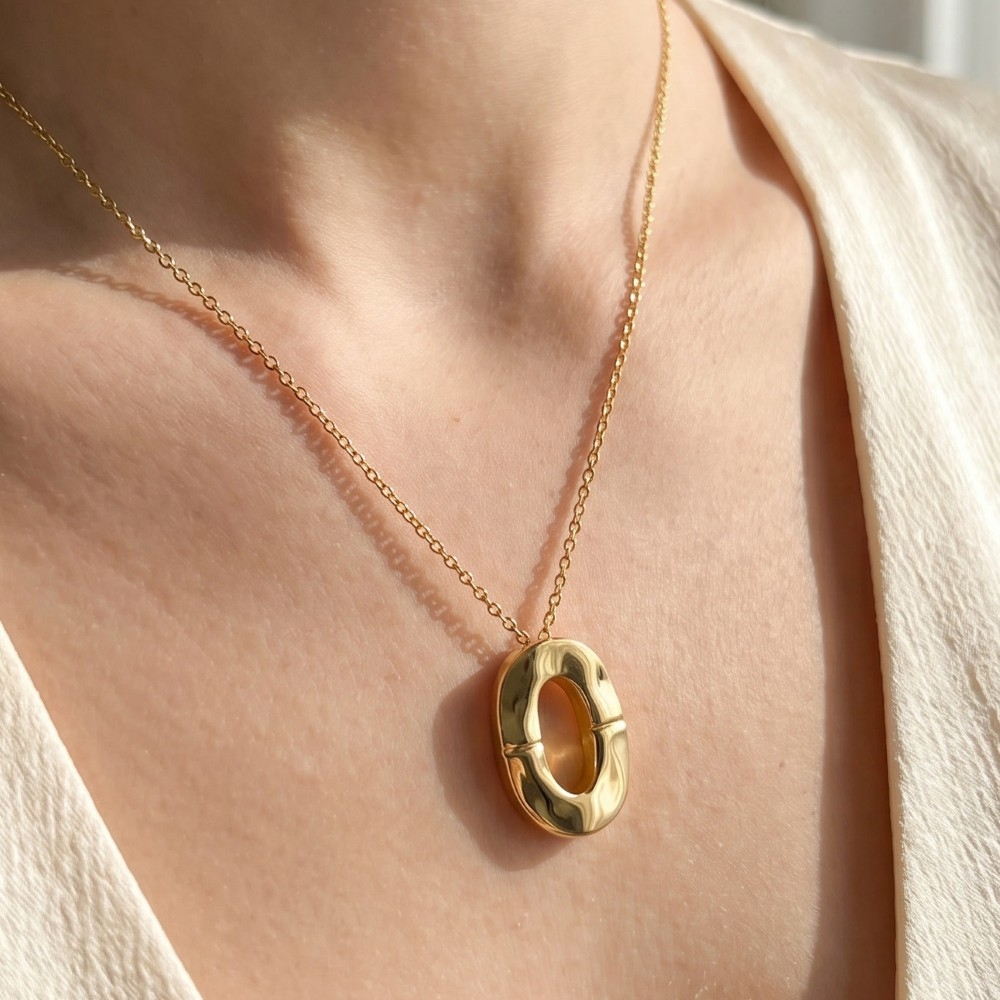 Open Oval Ring Pendant Necklace