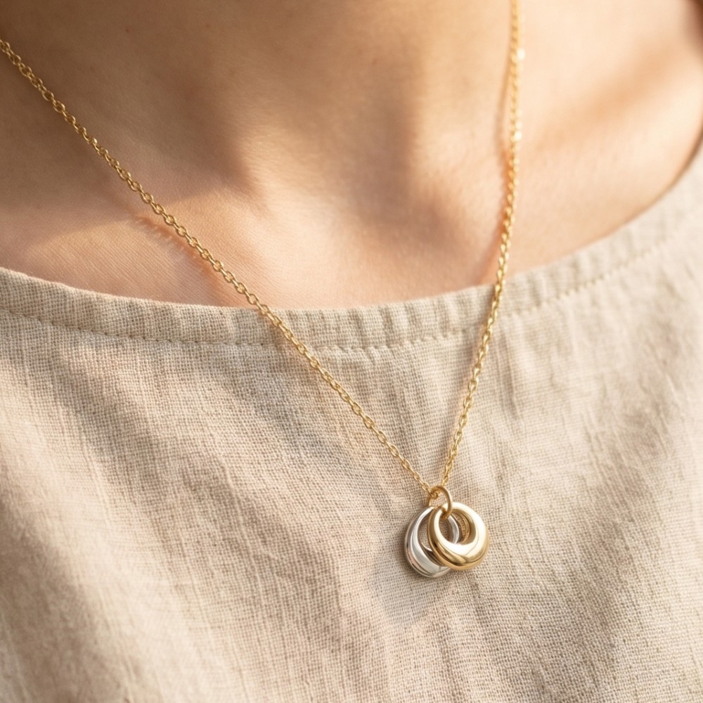Gold Interlocking Ring Charm Pendant Necklace