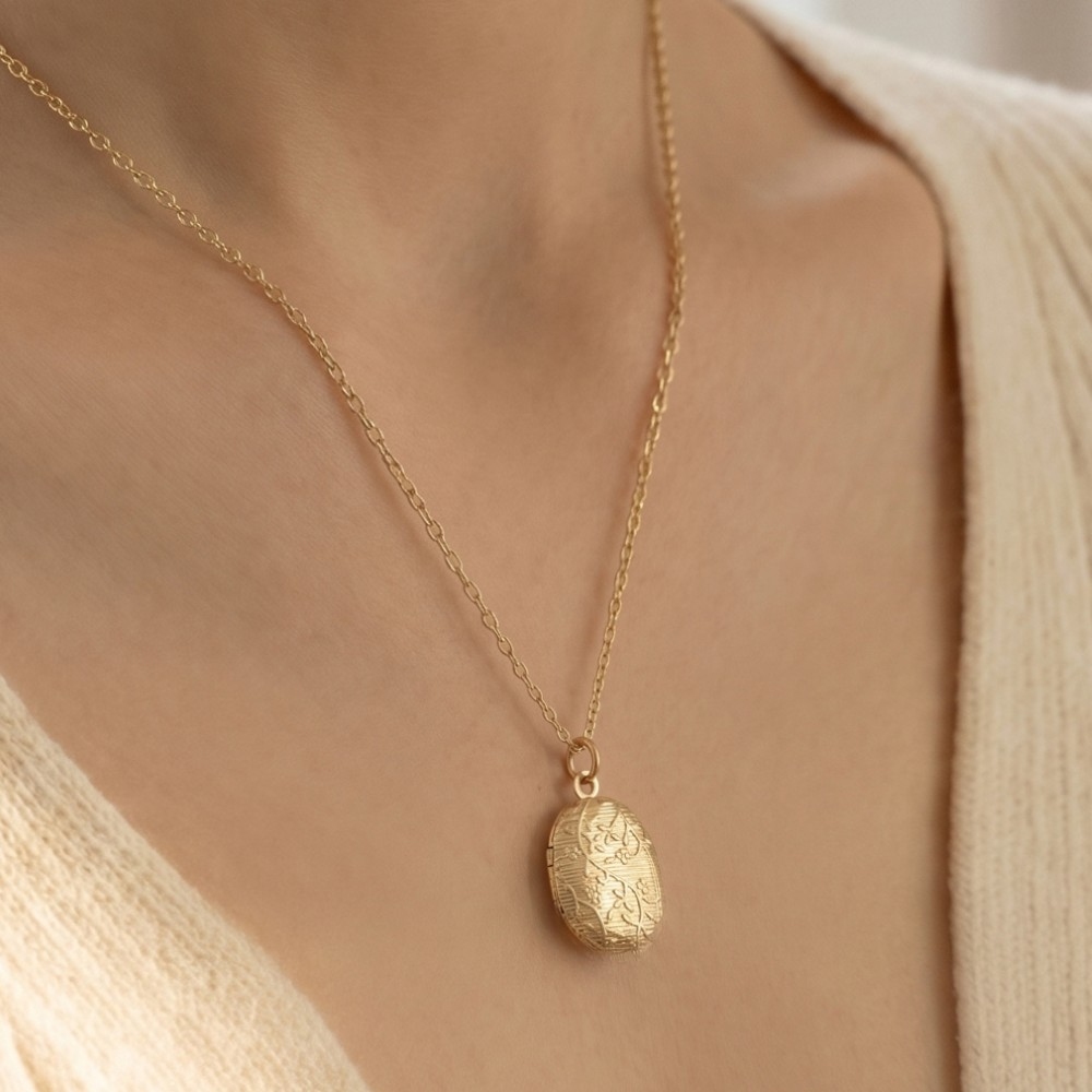 Textured Oval Medallion Pendant Necklace