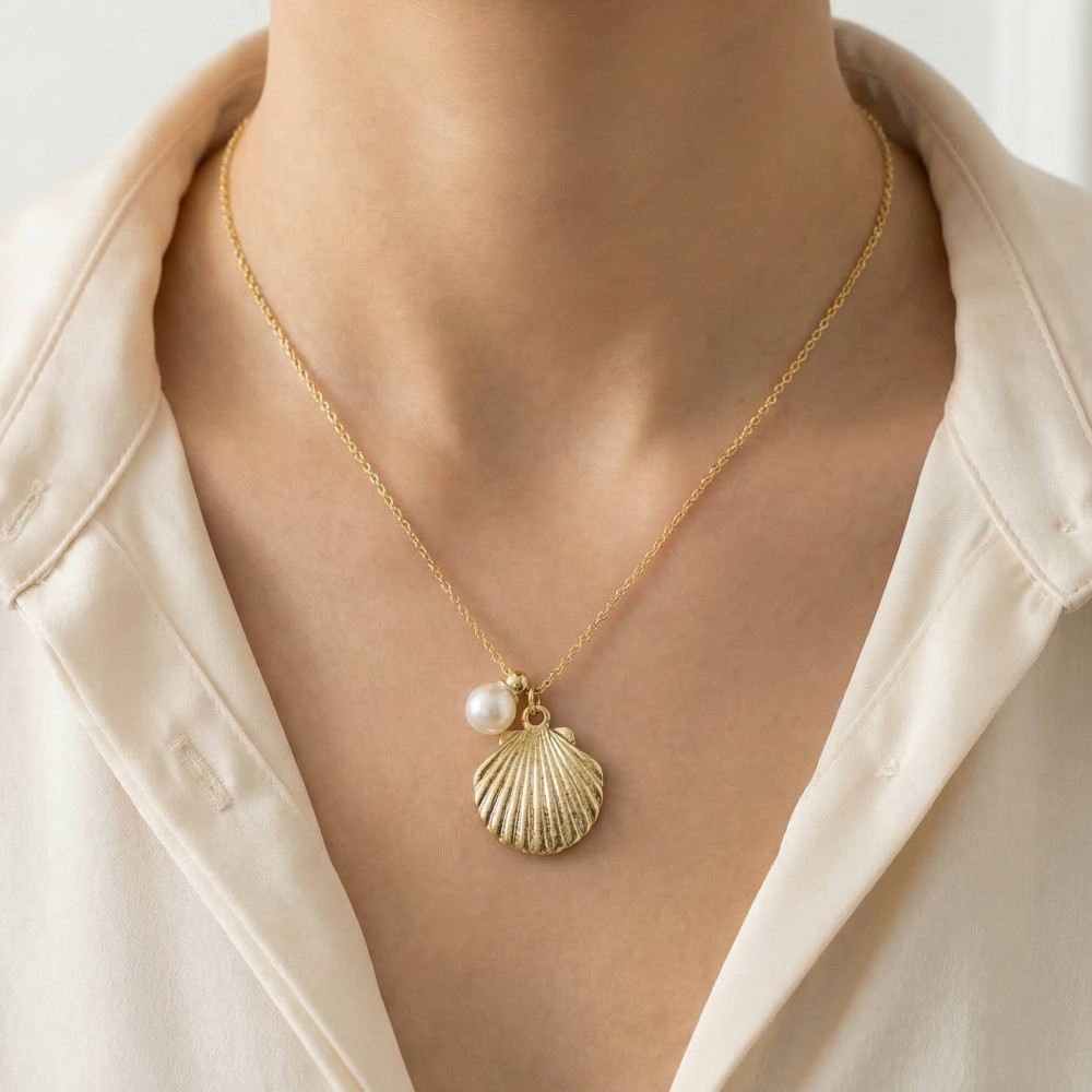 Pearla And Clam Shell Pendant Necklace