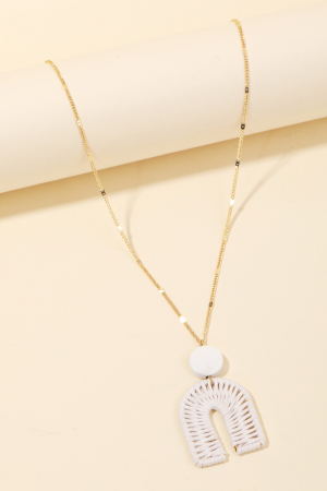 Threaded U Pendant Chain Necklace