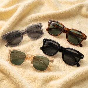 Retro Square Sunglasses With Rivet Studs