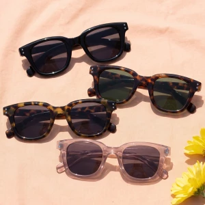 Classic Retro Square Rivet Detail Sunglasses