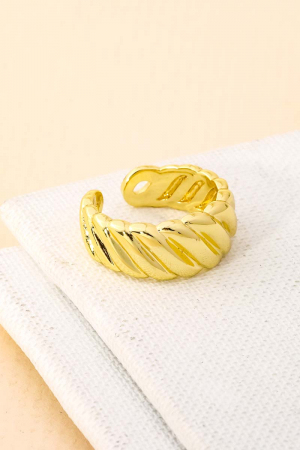Metallic Ribbed Texture Ring