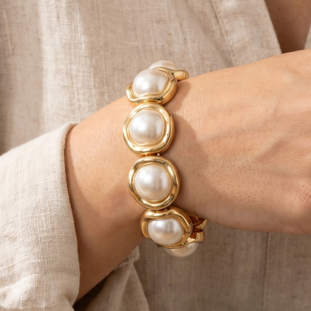 Gold Round Pearl Cabochon Stretch Bracelet