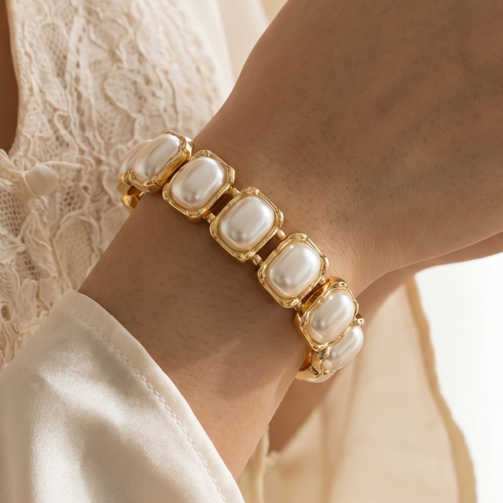 Gold Textured Oval Pearl Stretch Bracelet