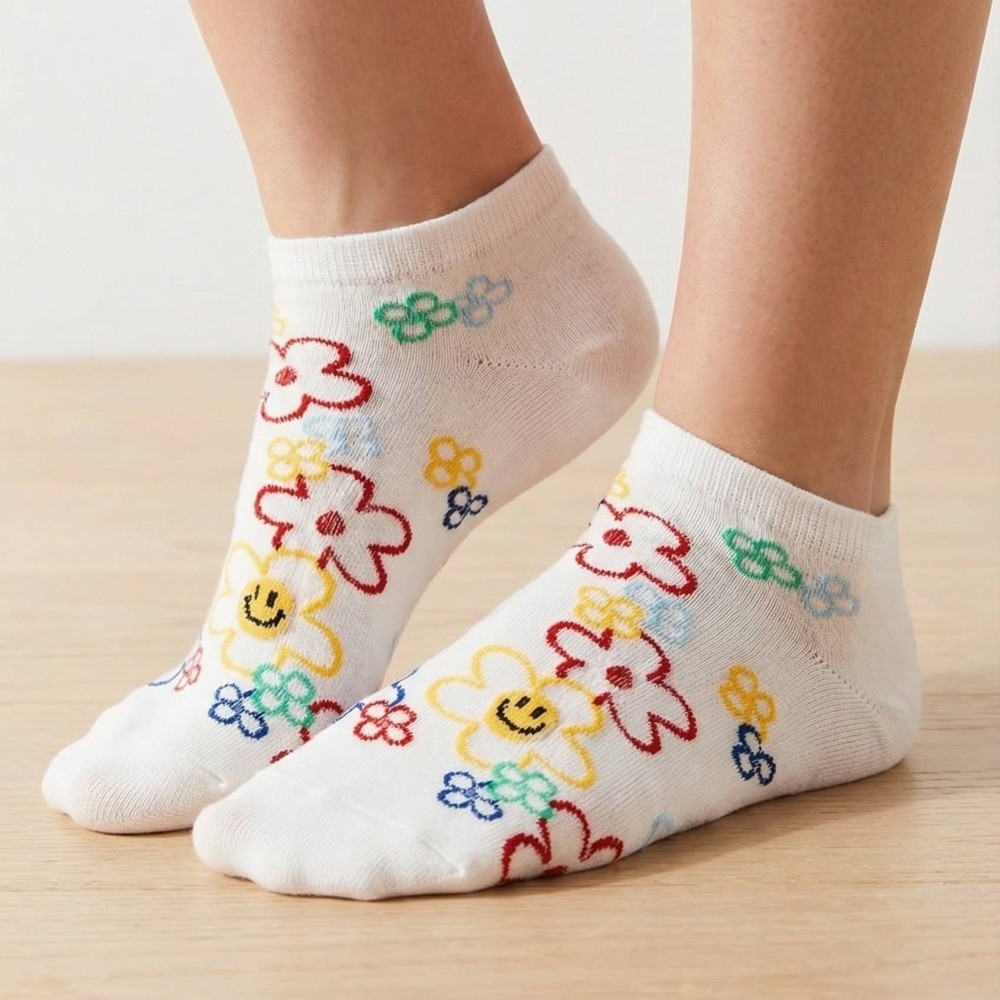 White Floral Outline Print Low Rise Socks